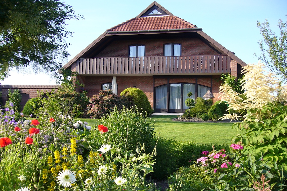 Charakter, Größe, Lage – Imposantes Wohnhaus mit Doppelgarage in Burhave!