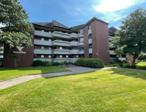 Objekt-Nr. 1198: Morgens Möwen, abends Meerblick – Ferienwohnung in Tossens mit Balkon und Einstellplatz!