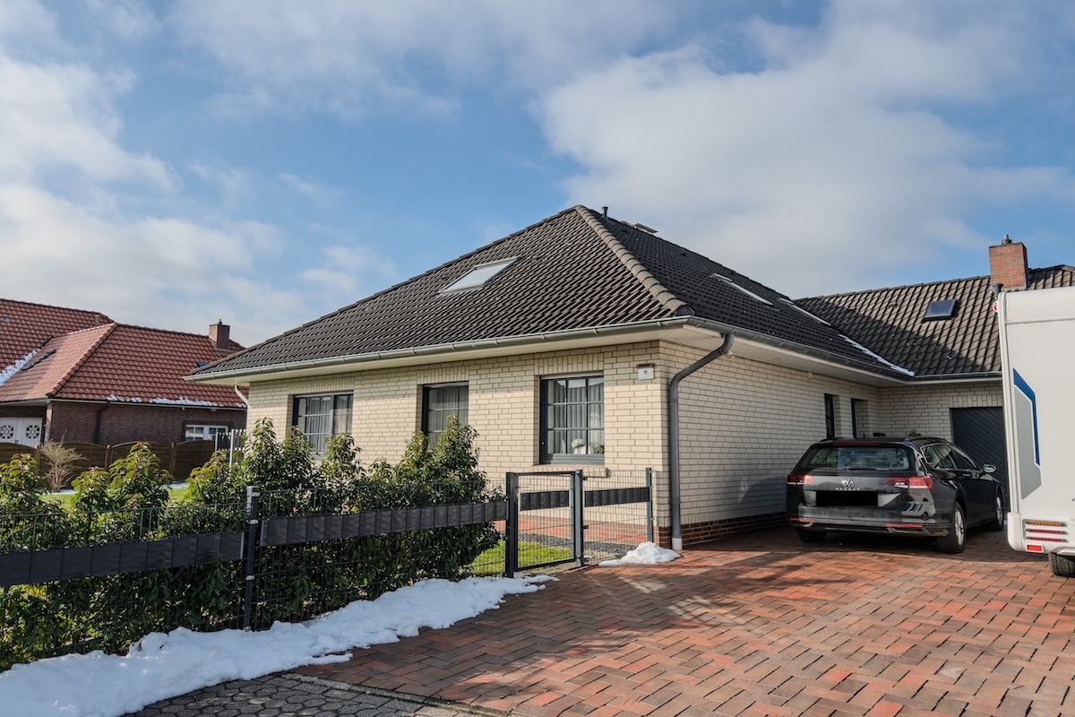 Architektur trifft Lebensqualität – Ihr exklusives Zuhause in Burhaves bester Lage!