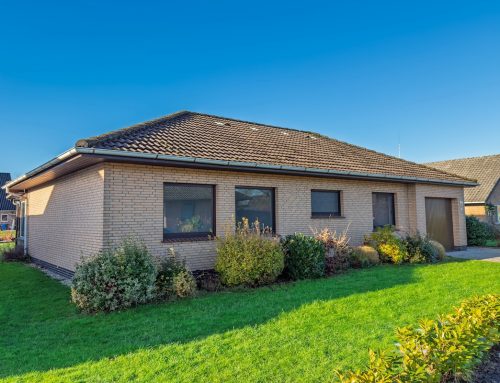 Objekt-Nr. 1226: Ebenerdig wohnen, ruhig leben: Teilsanierter Bungalow mit Garage & großem Garten