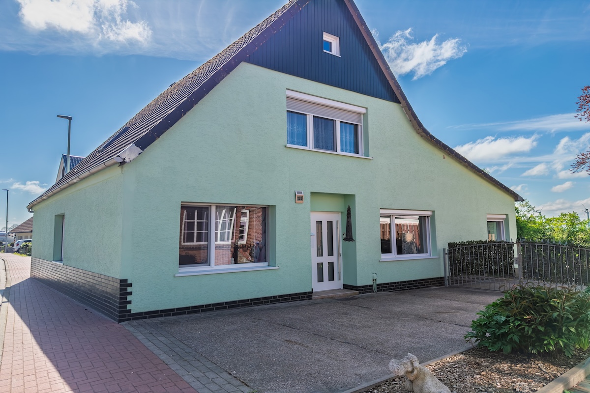 Ländliche Weite trifft großzügigen Wohnkomfort – 2008 kernsaniertes Einfamilienhaus mit Weitblick!